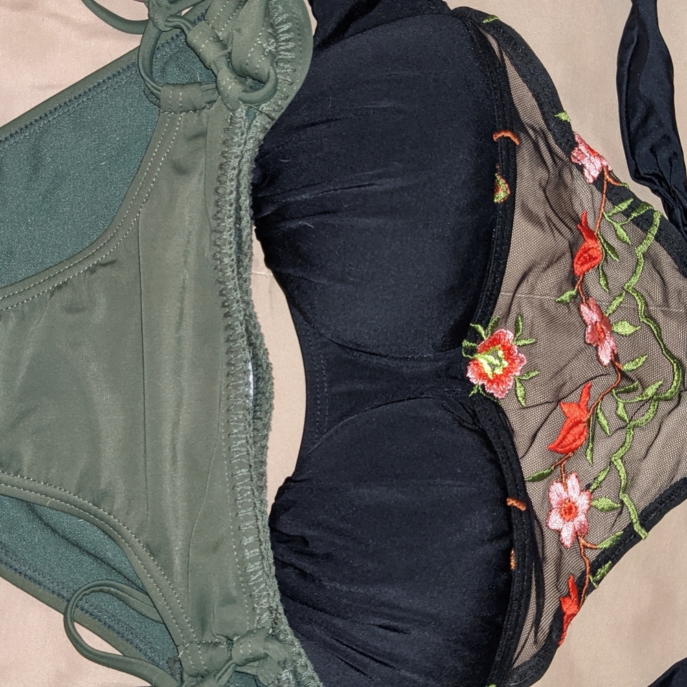 Gorgeous Bikini With 2 Separate Matching Bottoms. - image 4